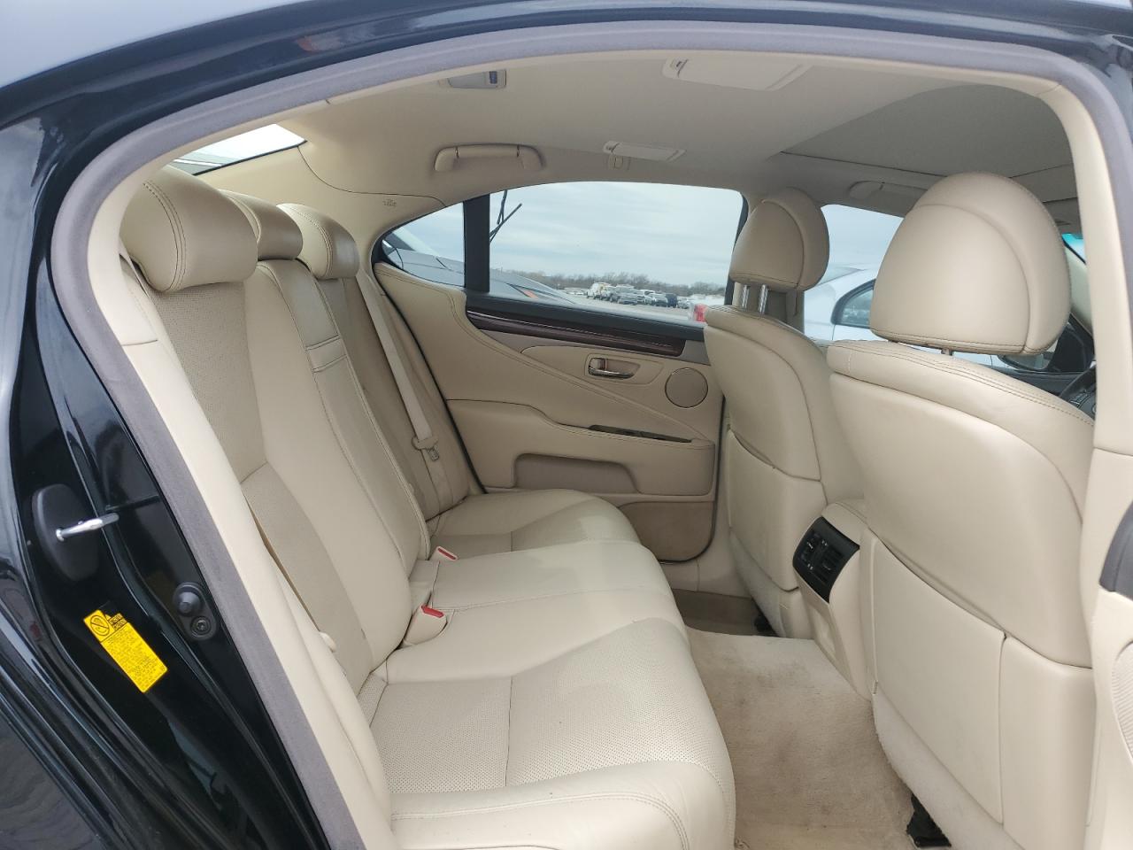 2013 Lexus LS - Image 10