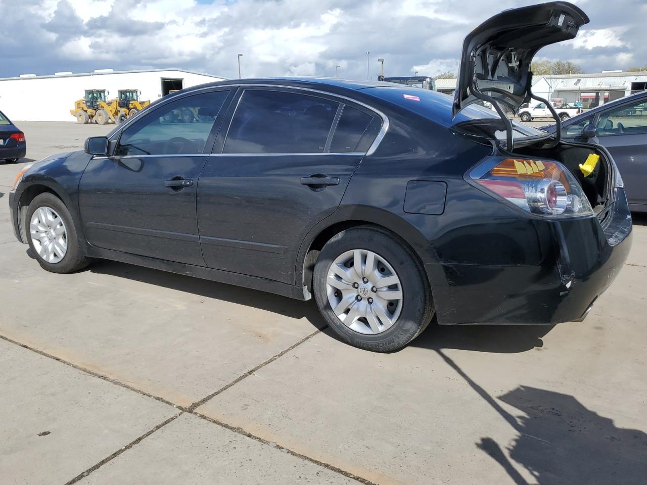 2011 Nissan Altima - Image 2