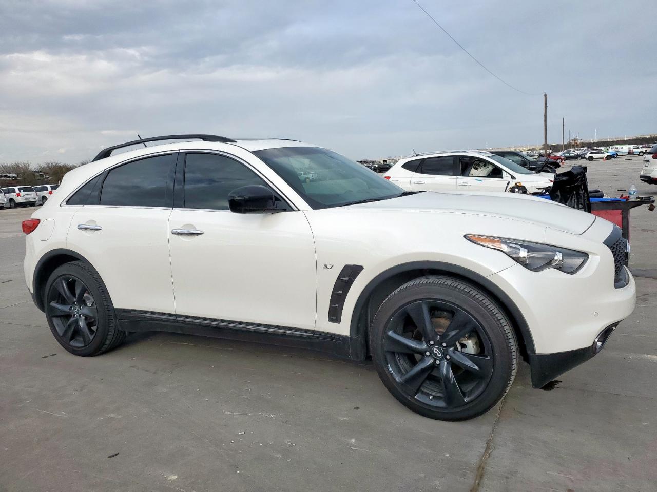 2017 Infiniti QX70 - Image 4