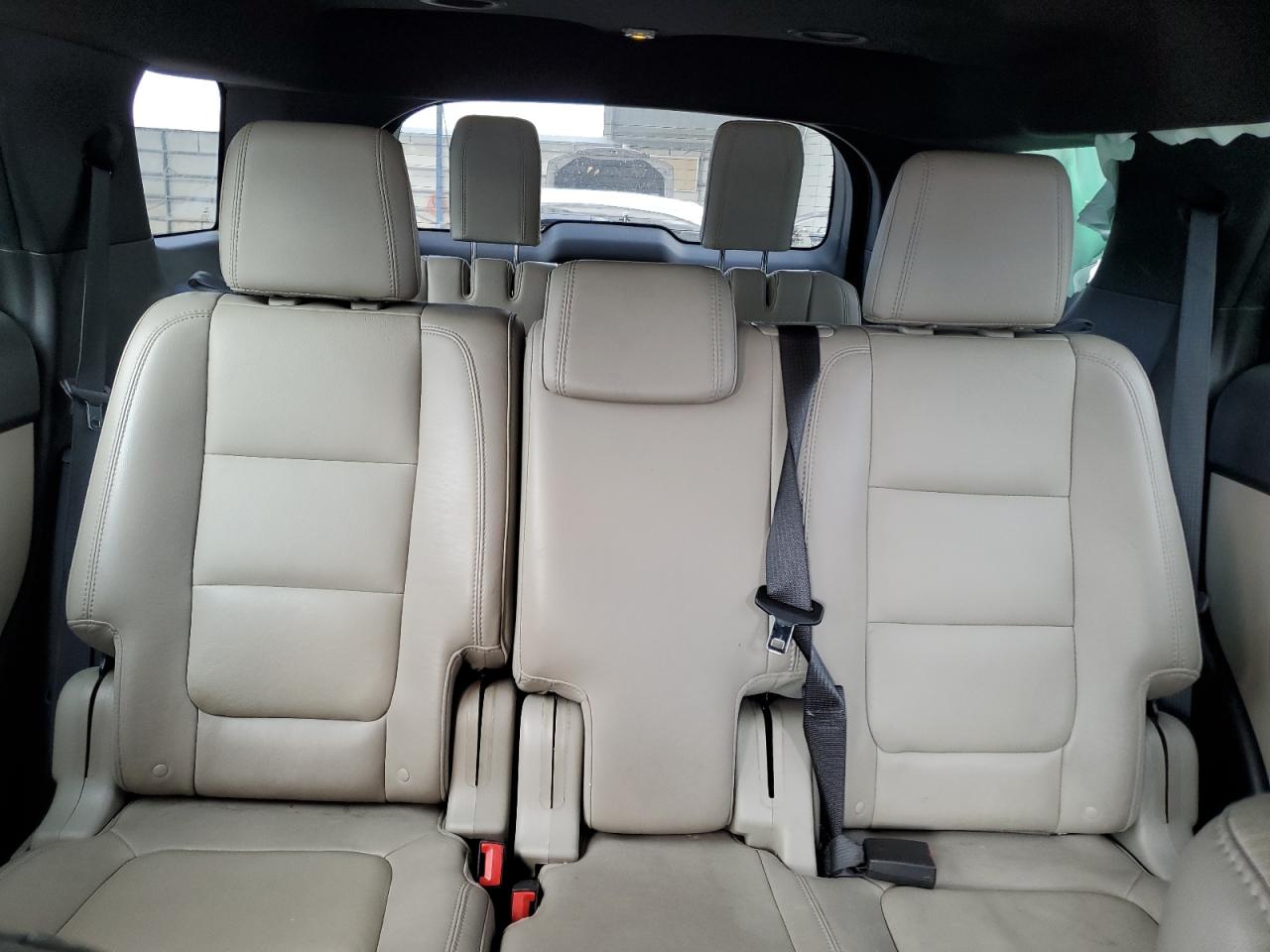 2015 Ford Explorer - Image 10
