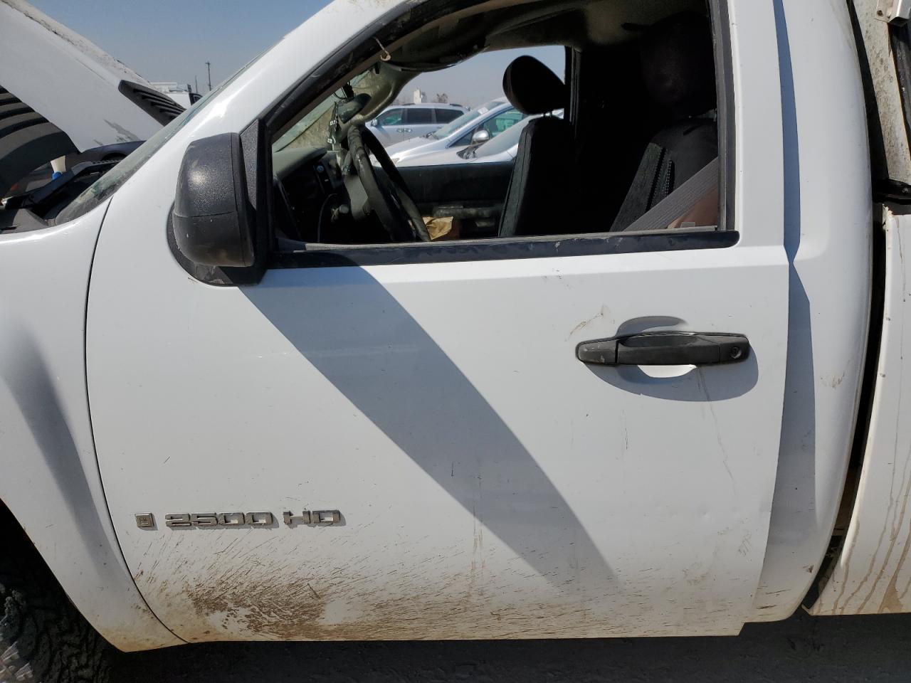 2007 Chevrolet Silverado - Image 7