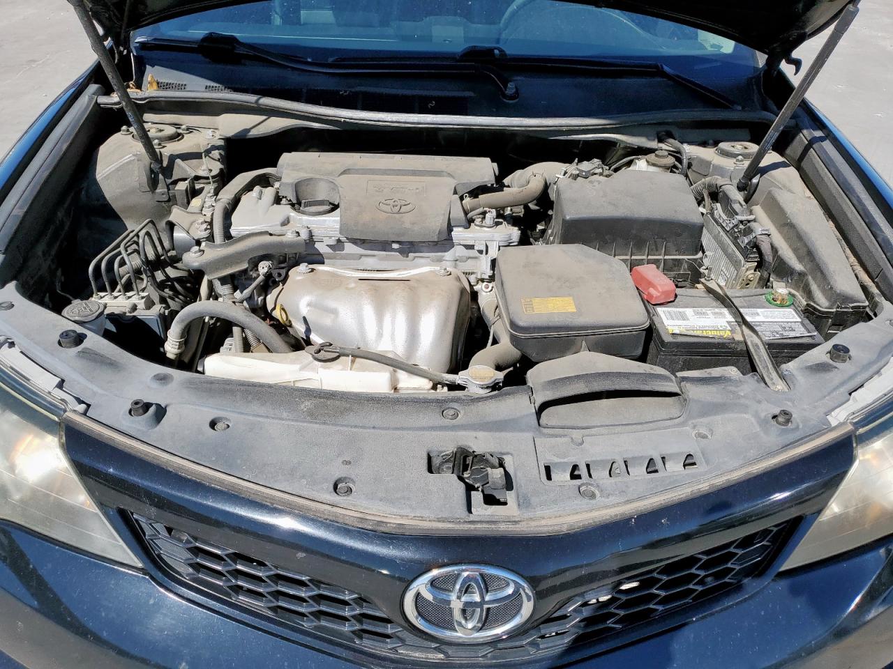 2014 Toyota Camry - Image 11