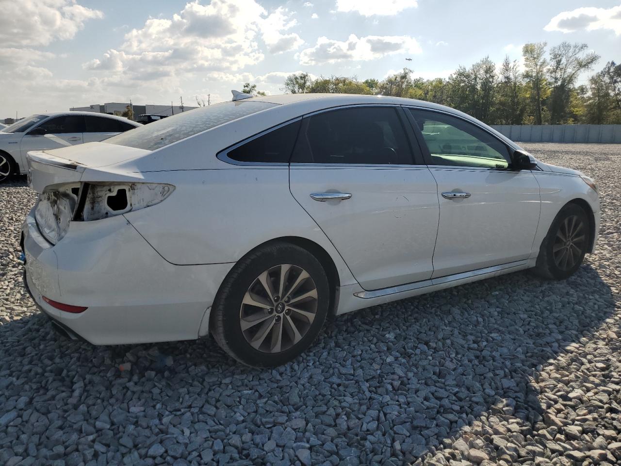 2016 Hyundai Sonata - Image 3