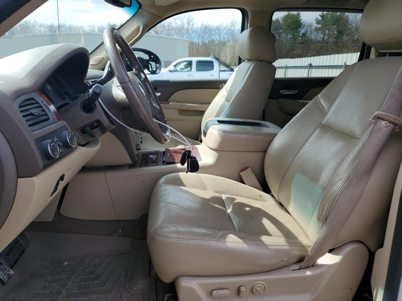 2011 Chevrolet Avalanche - Image 7