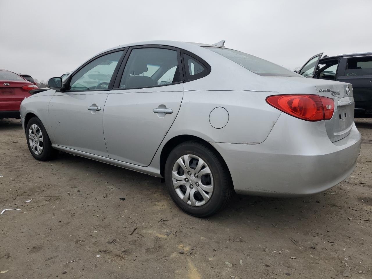 2010 Hyundai Elantra - Image 2