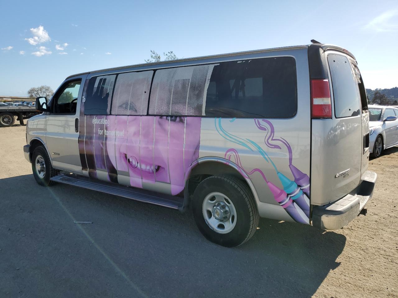 2005 Chevrolet Express - Image 2