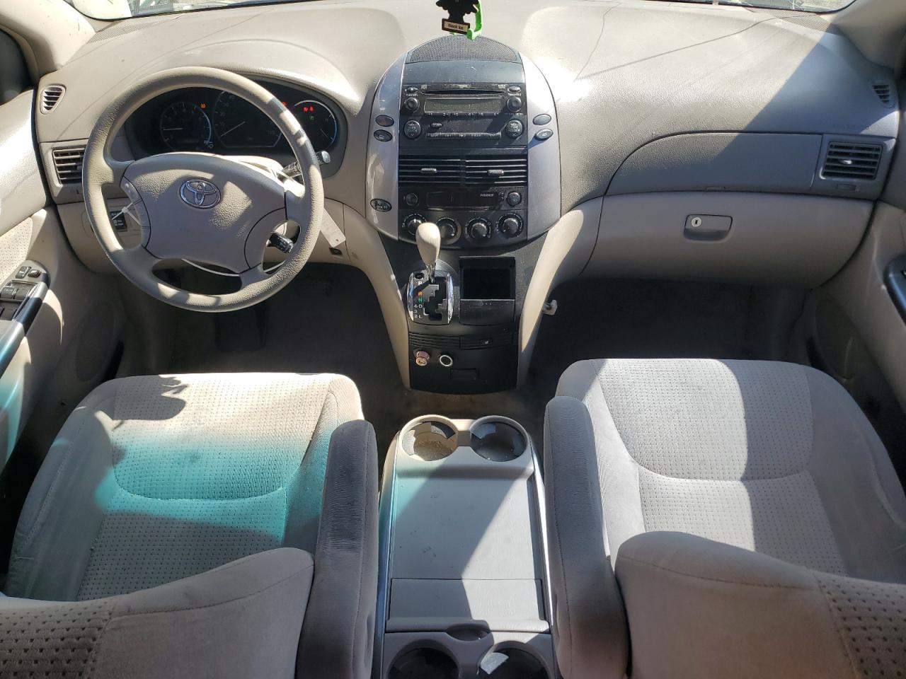 2010 Toyota Sienna - Image 8