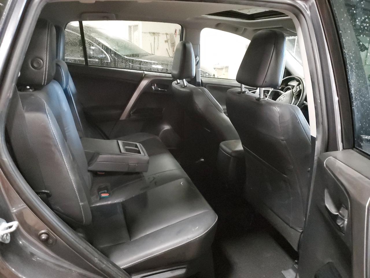 2017 Toyota RAV 4 - Image 11