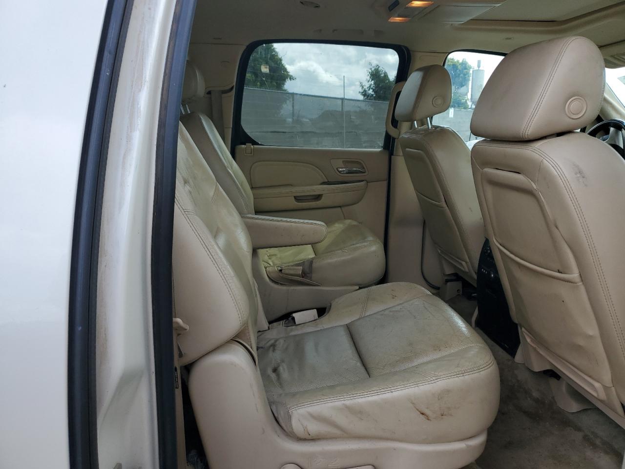 2007 Cadillac Escalade - Image 12