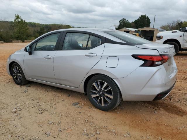  NISSAN VERSA 2021 Srebrny