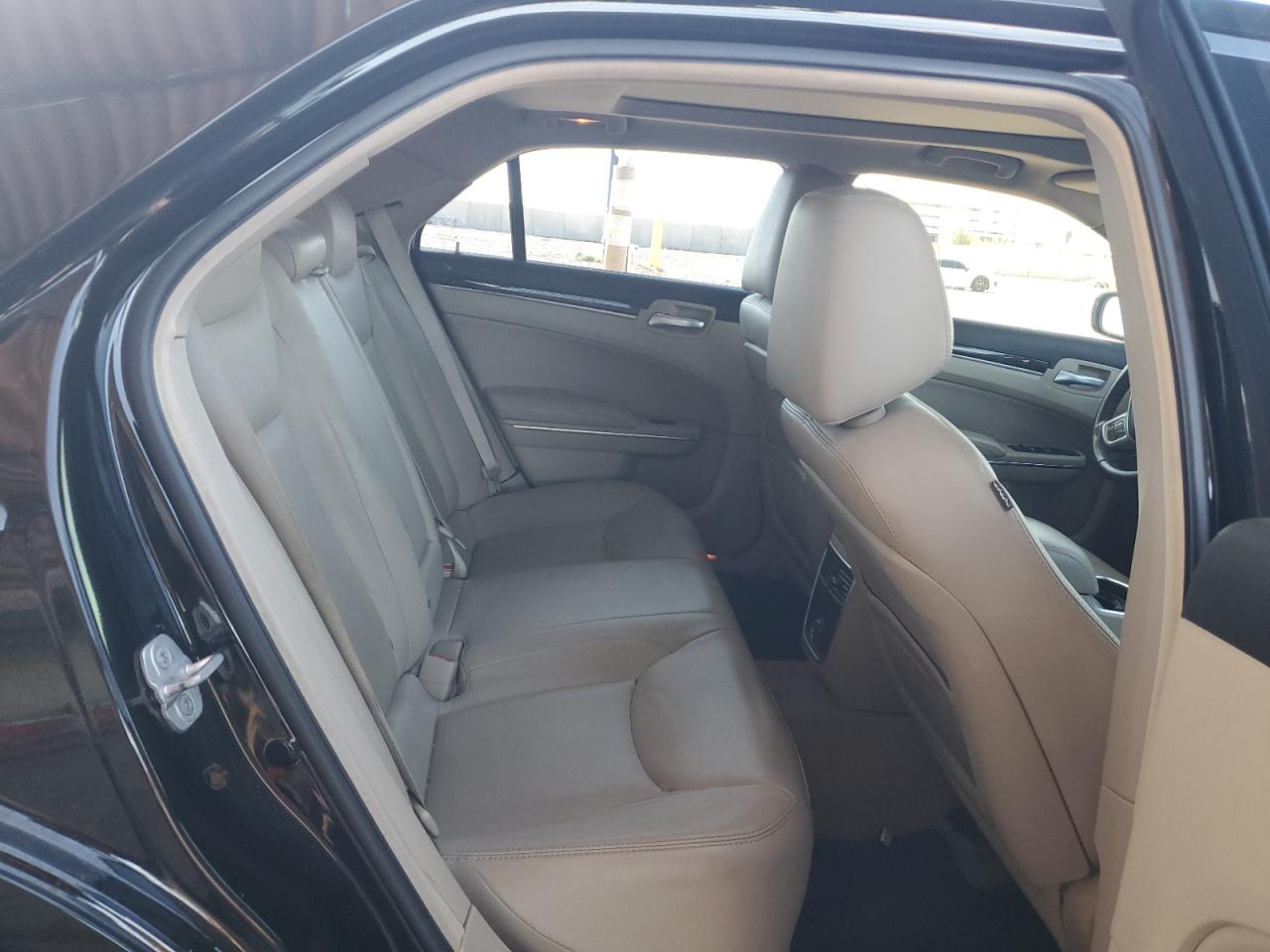 2012 Chrysler 300 - Image 10