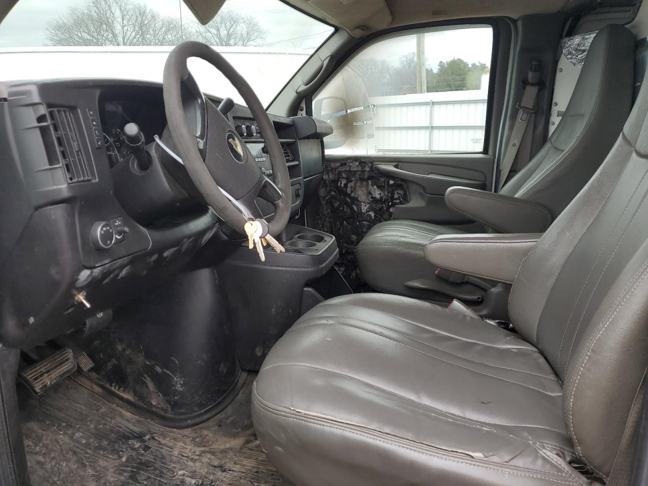 2011 Chevrolet Express - Image 7