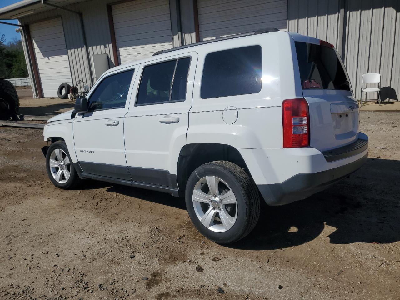 2016 Jeep Liberty (Patriot) - Image 2