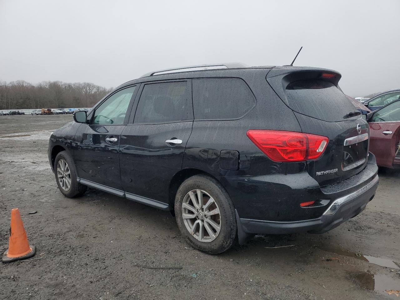 2018 Nissan Pathfinder - Image 2
