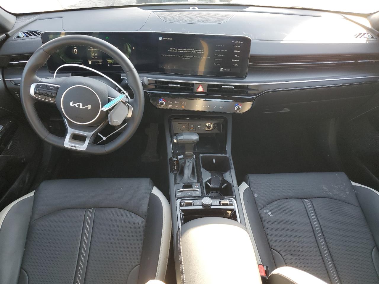 2025 Kia K5 - Image 8