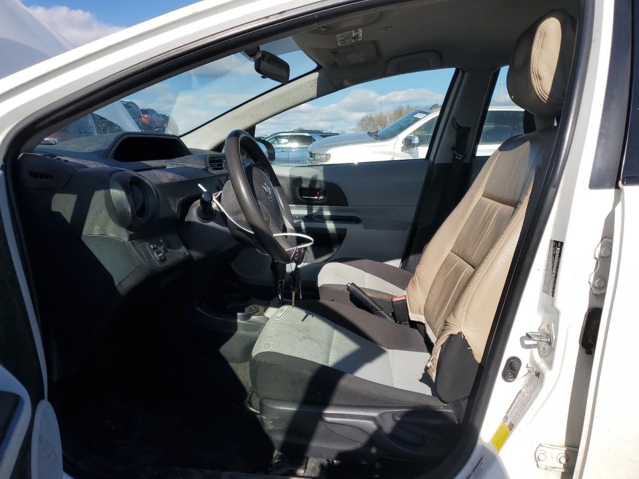 2013 Toyota Prius - Image 7