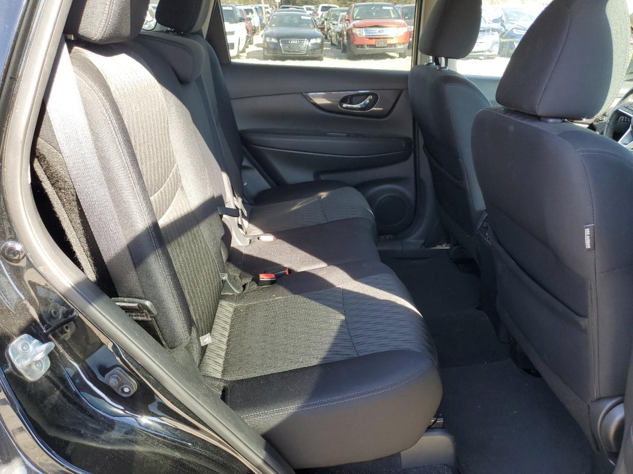 2018 Nissan Rogue - Image 10