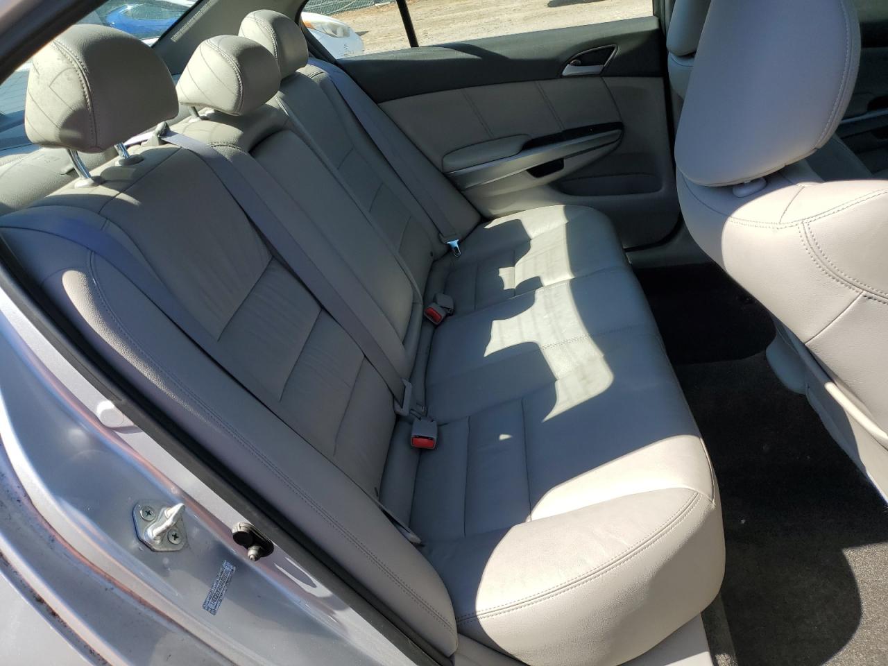 2010 Honda Accord - Image 11