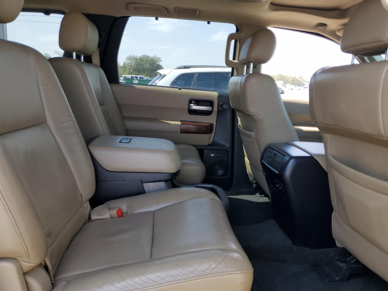 2013 Toyota Sequoia - Image 11