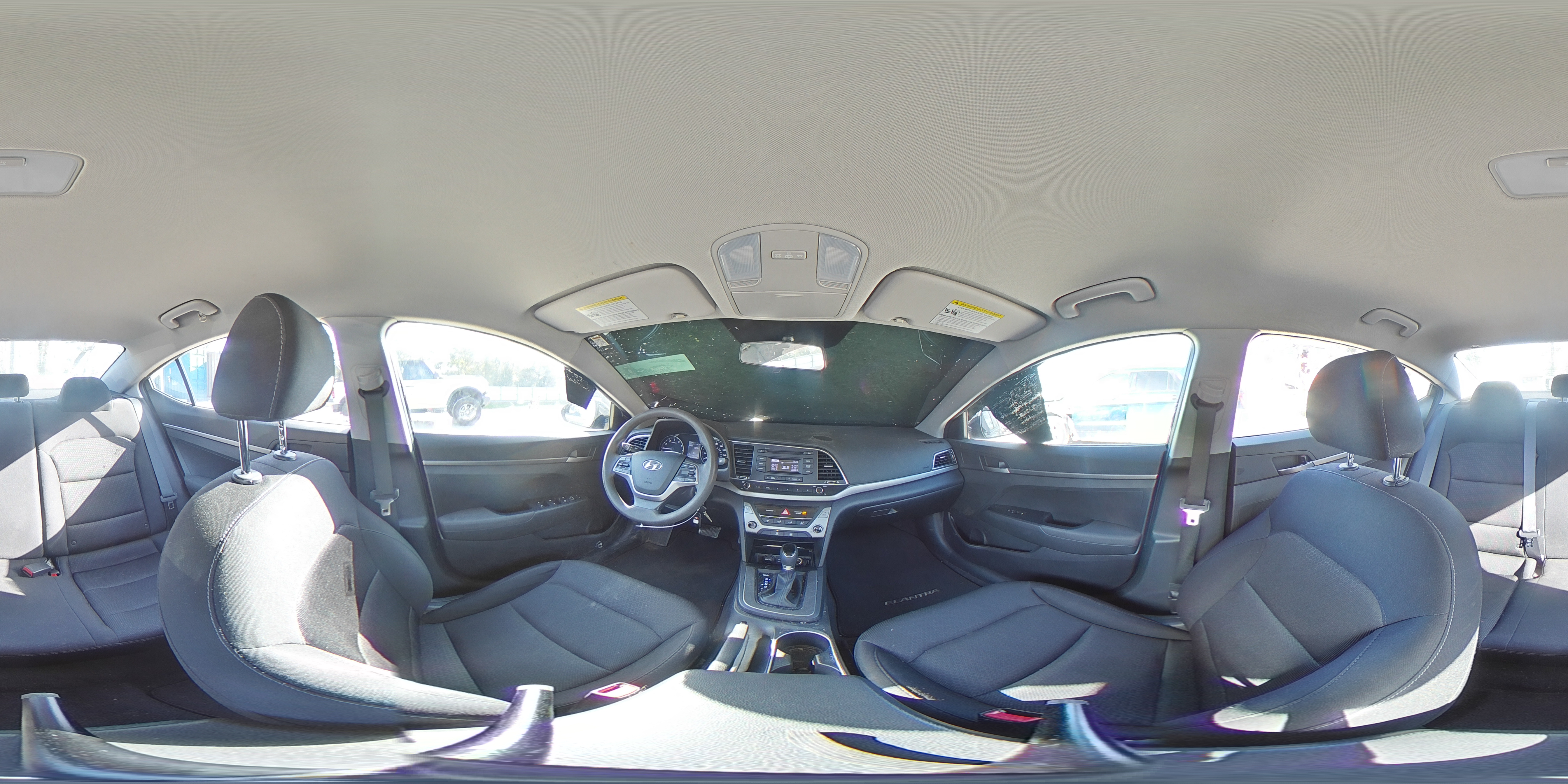 2018 Hyundai Elantra - Image 15