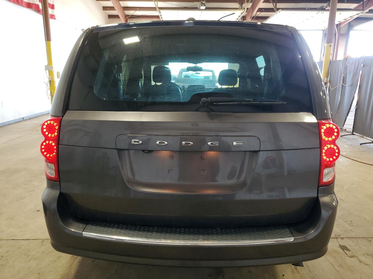 2018 Dodge Caravan - Image 6