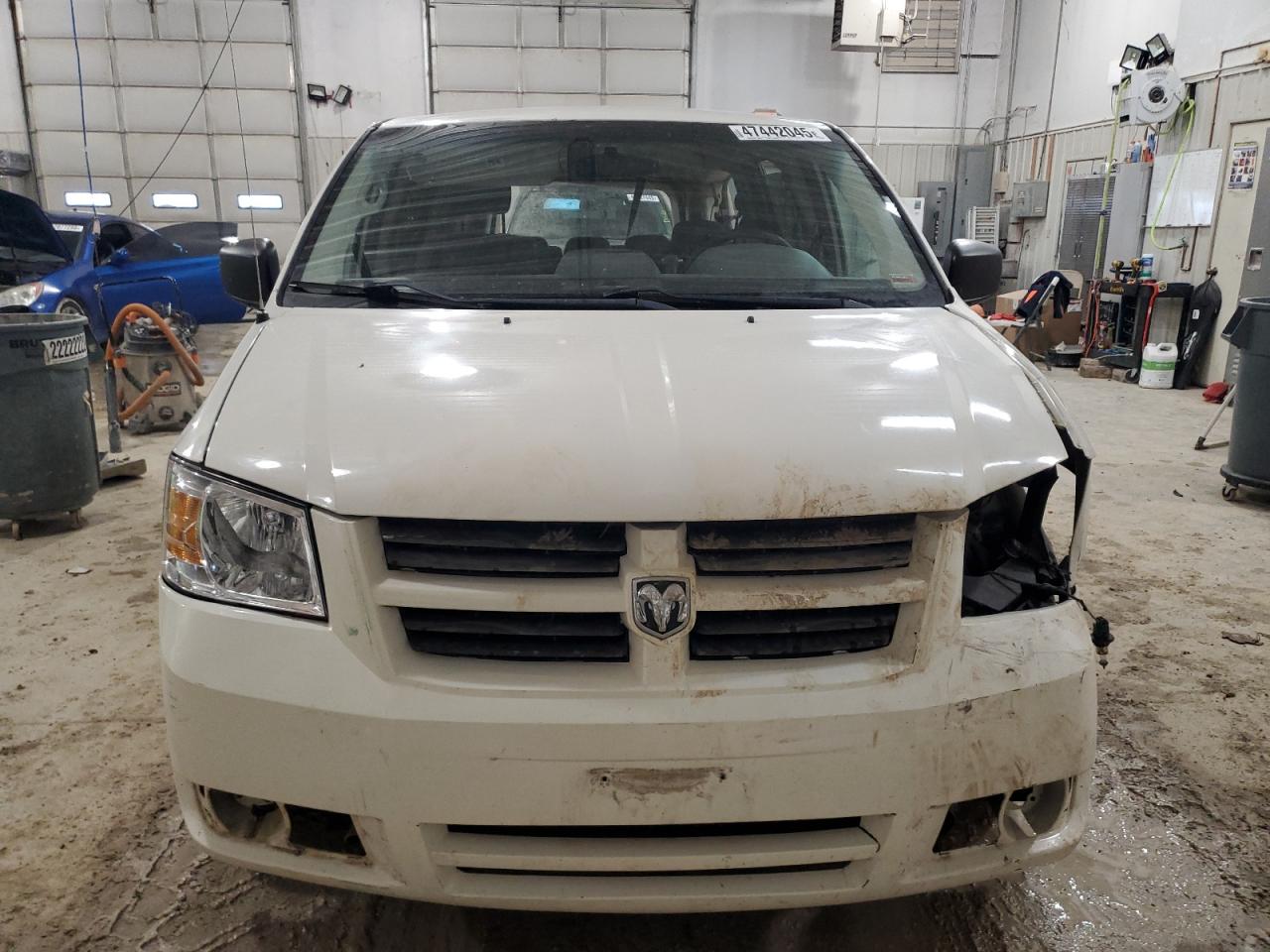 2009 Dodge Caravan - Image 5