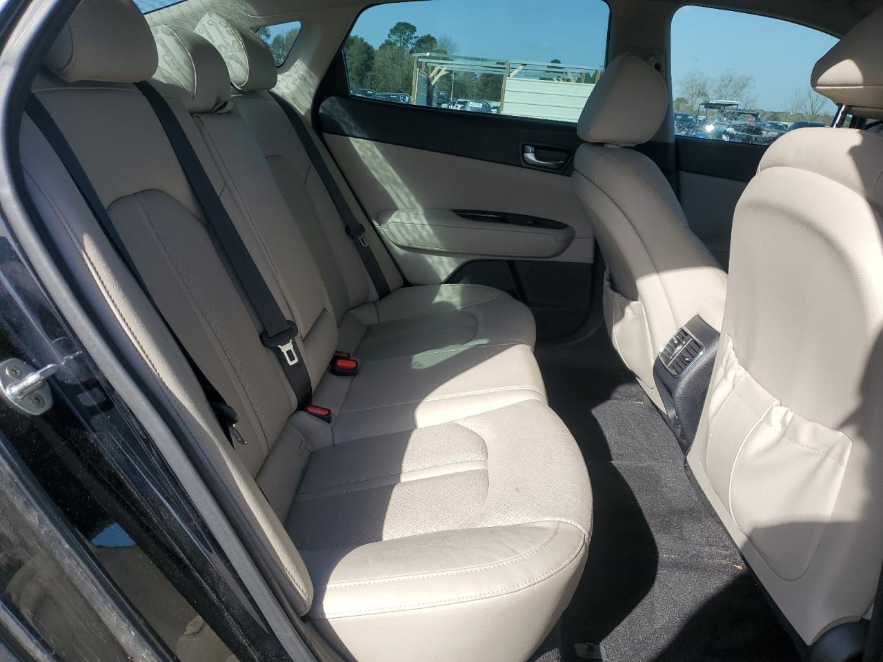 2018 Kia Optima - Image 10