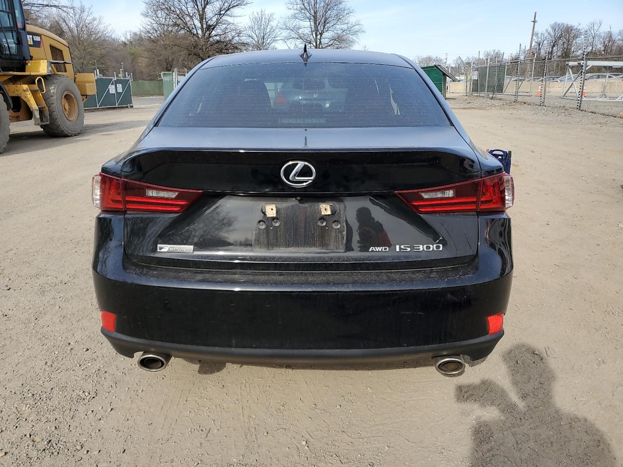 2016 Lexus IS - Image 6