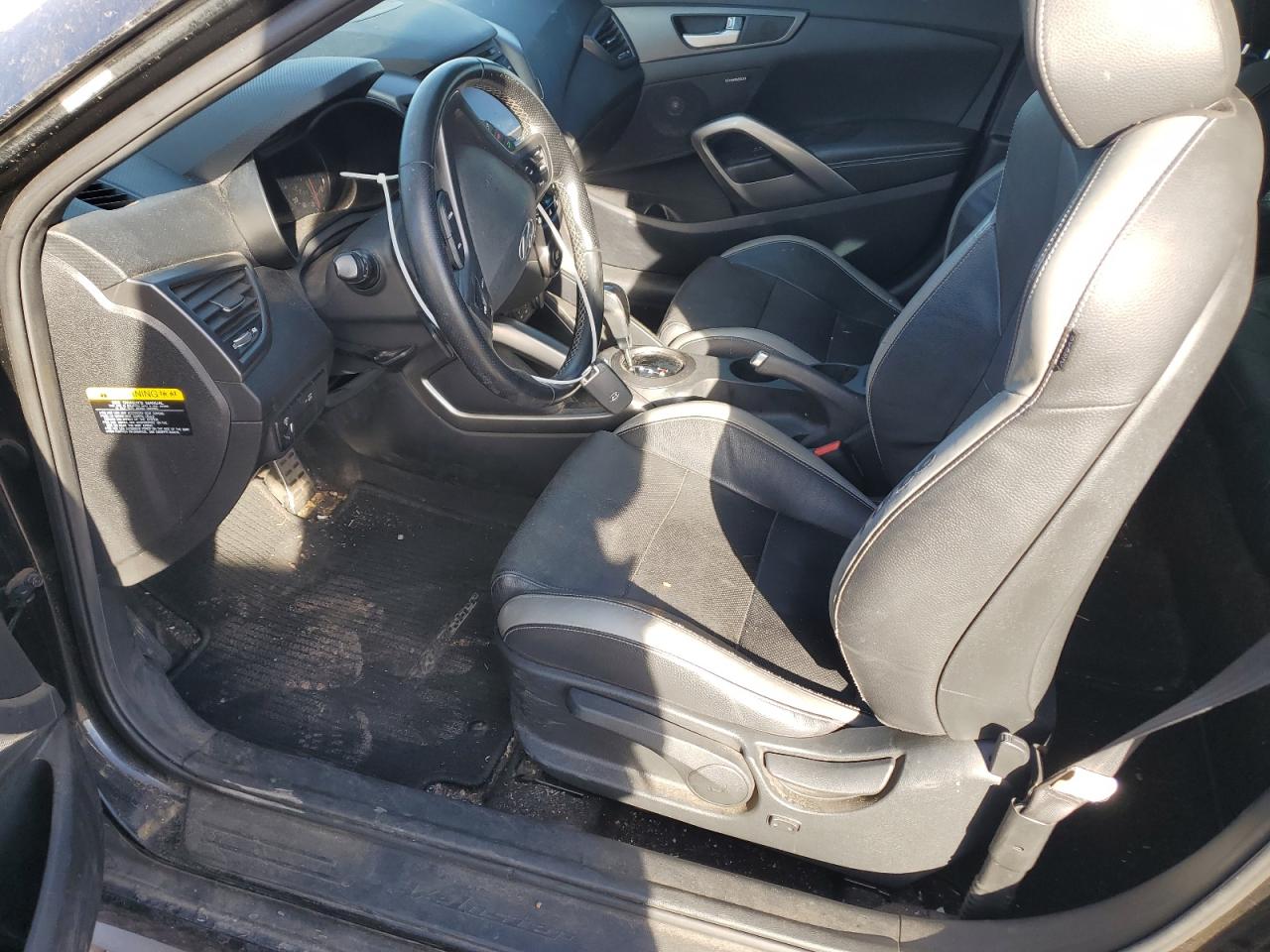 2016 Hyundai Veloster - Image 7