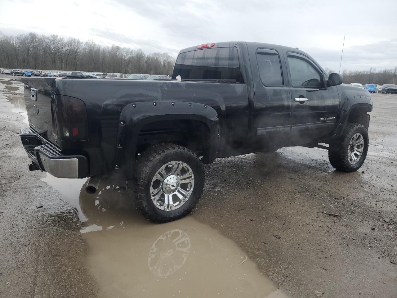 2011 Chevrolet Silverado - Image 3