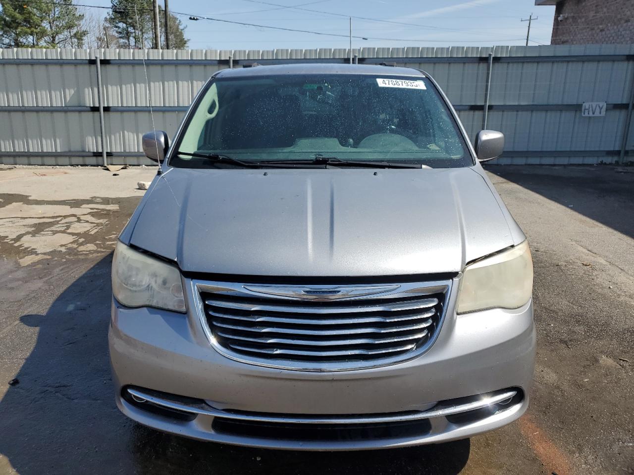 2013 Chrysler Town & Country - Image 5