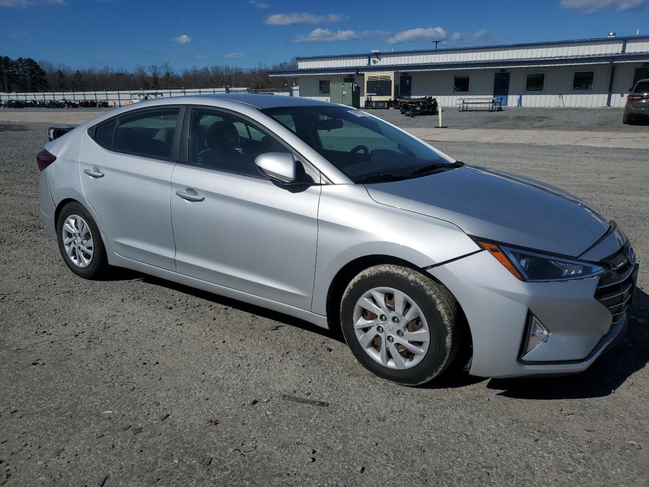 2019 Hyundai Elantra - Image 4