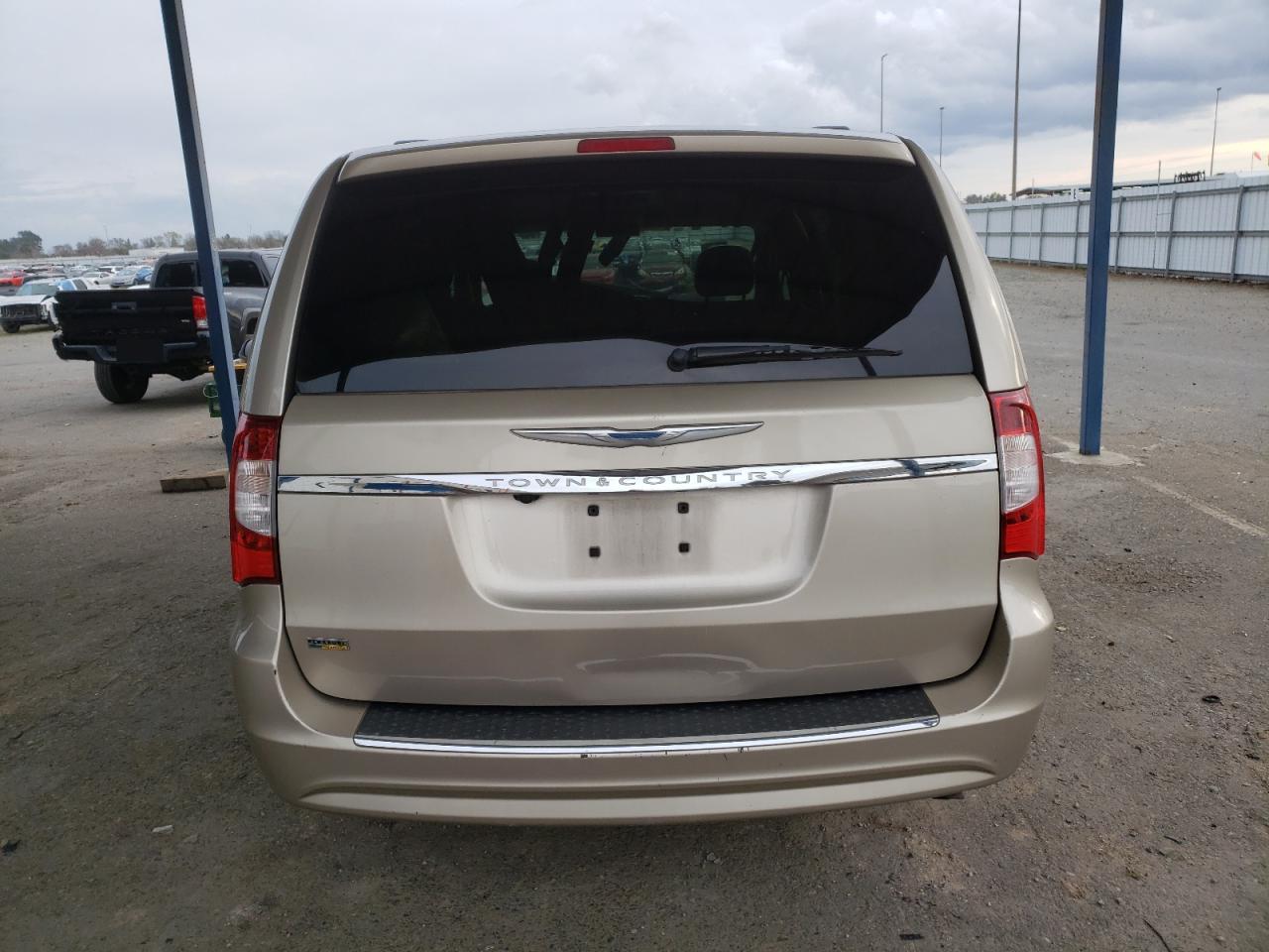 2016 Chrysler Town & Country - Image 6