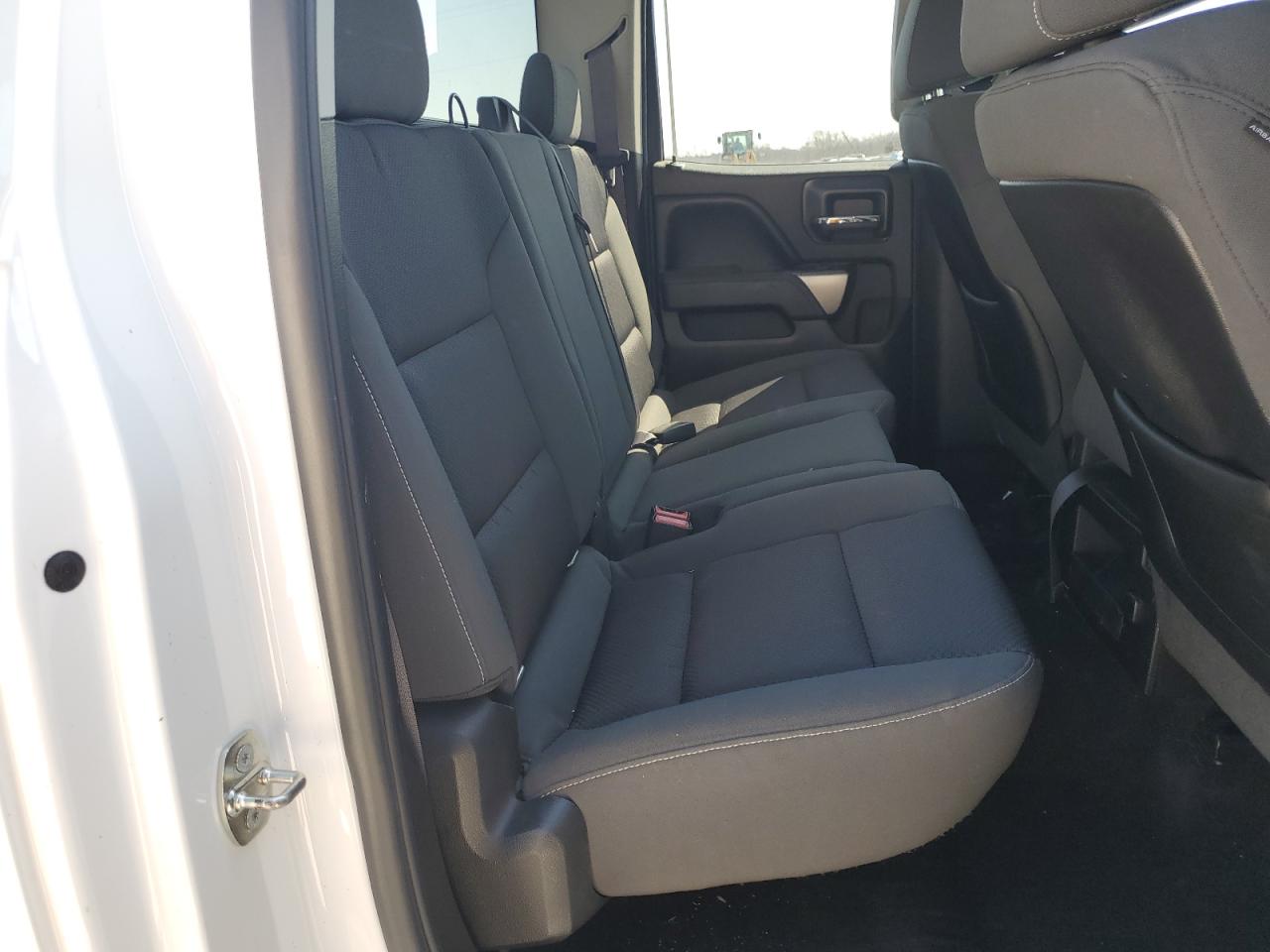 2015 Chevrolet Silverado - Image 11