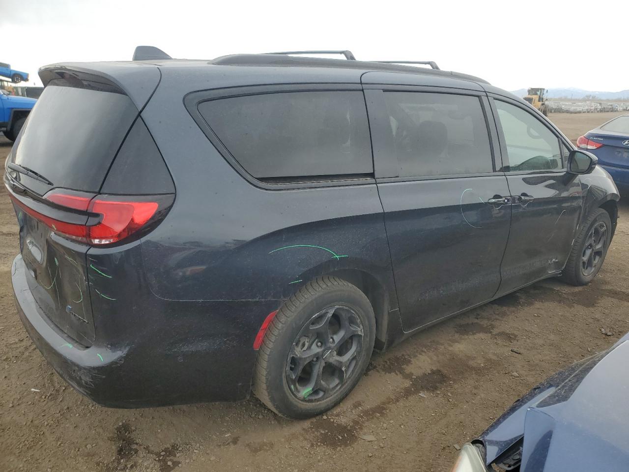2021 Chrysler Pacifica - Image 3