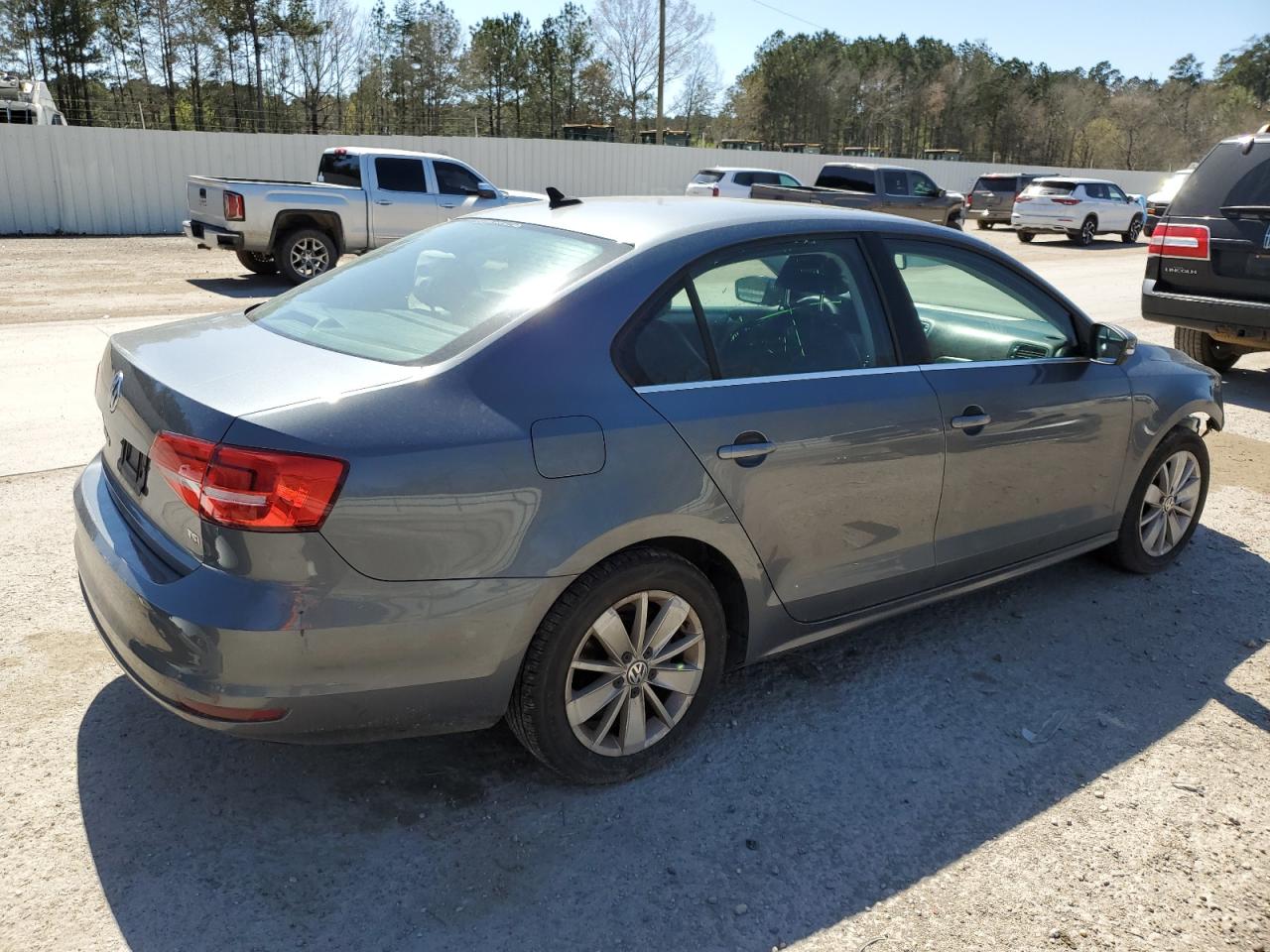 2015 Volkswagen Jetta - Image 3