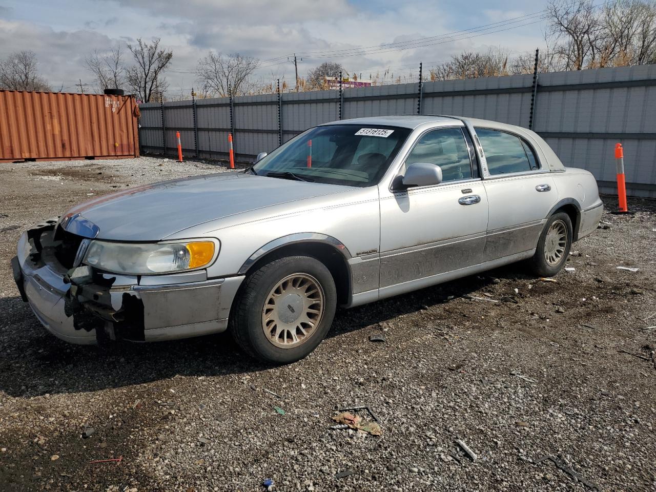 2001 Lincoln Town Car Cartier en Venta en Chicago Heights, IL - Front End