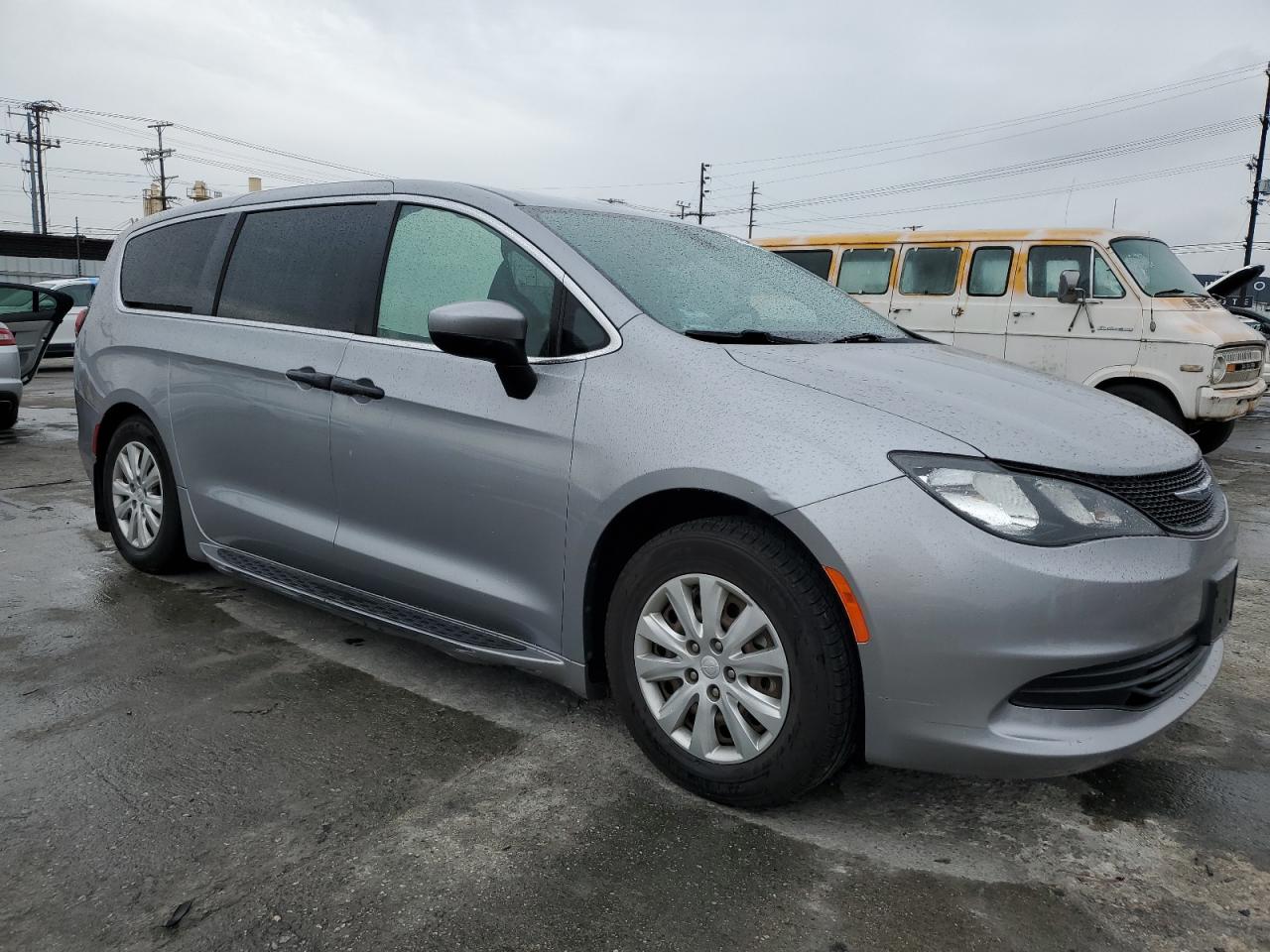 2018 Chrysler Pacifica - Image 4