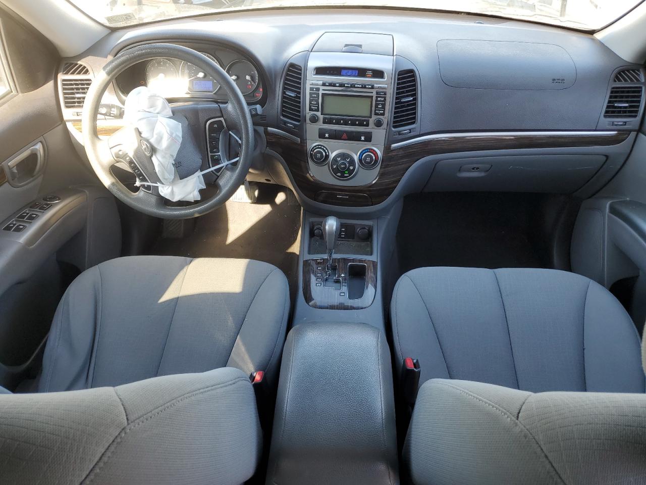 2010 Hyundai Santa Fe - Image 8