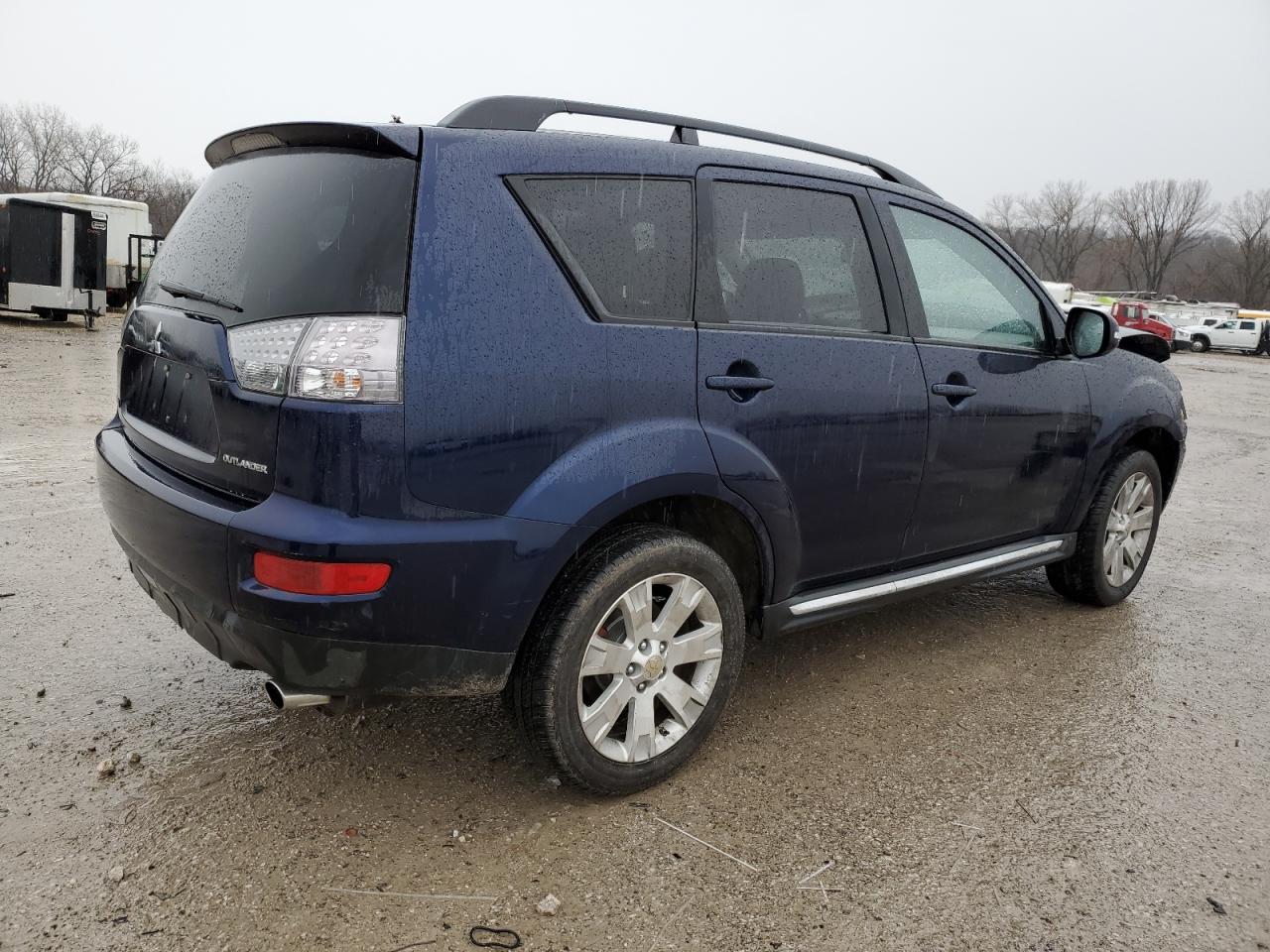 2010 Mitsubishi Outlander - Image 3