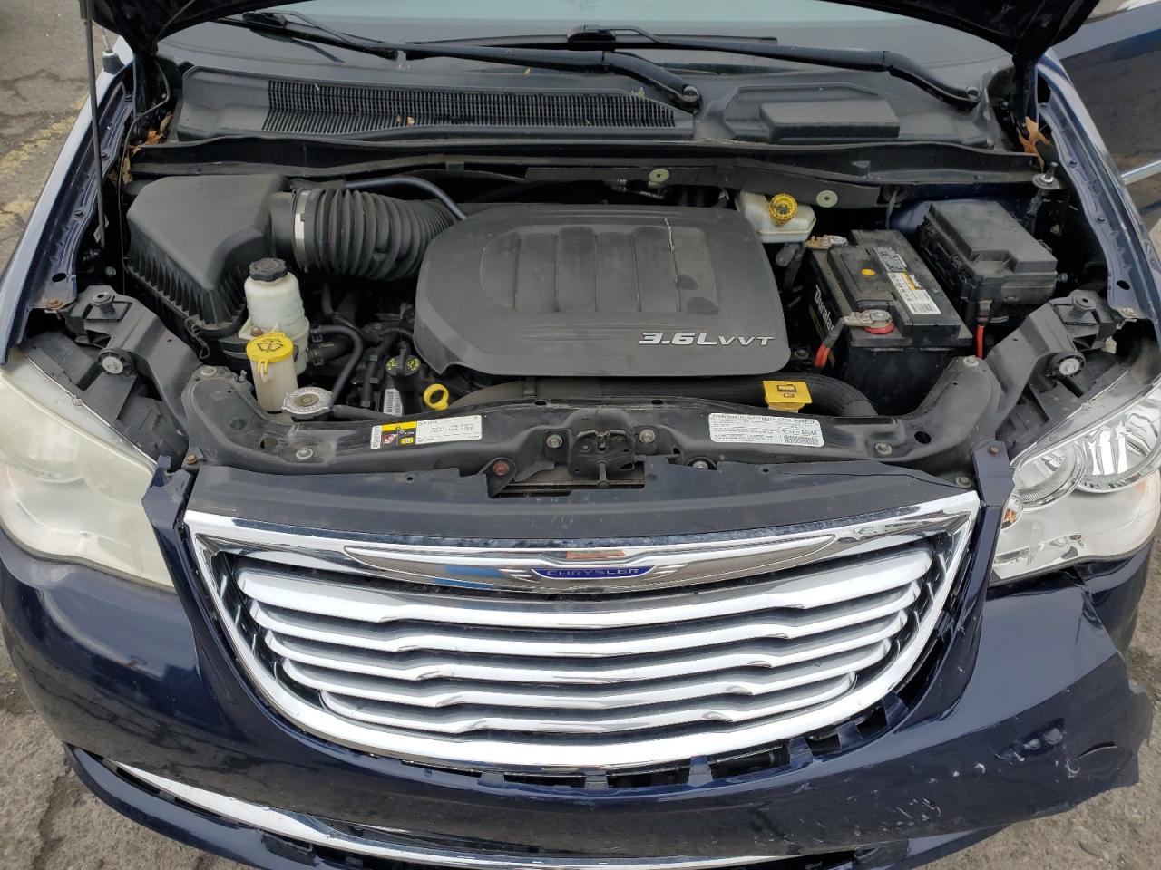 2013 Chrysler Town & Country - Image 12