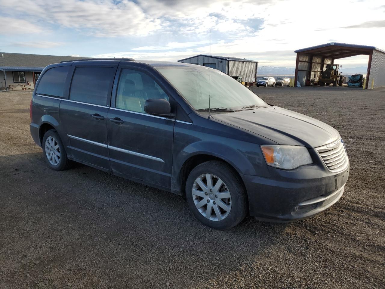 2014 Chrysler Town & Country - Image 4