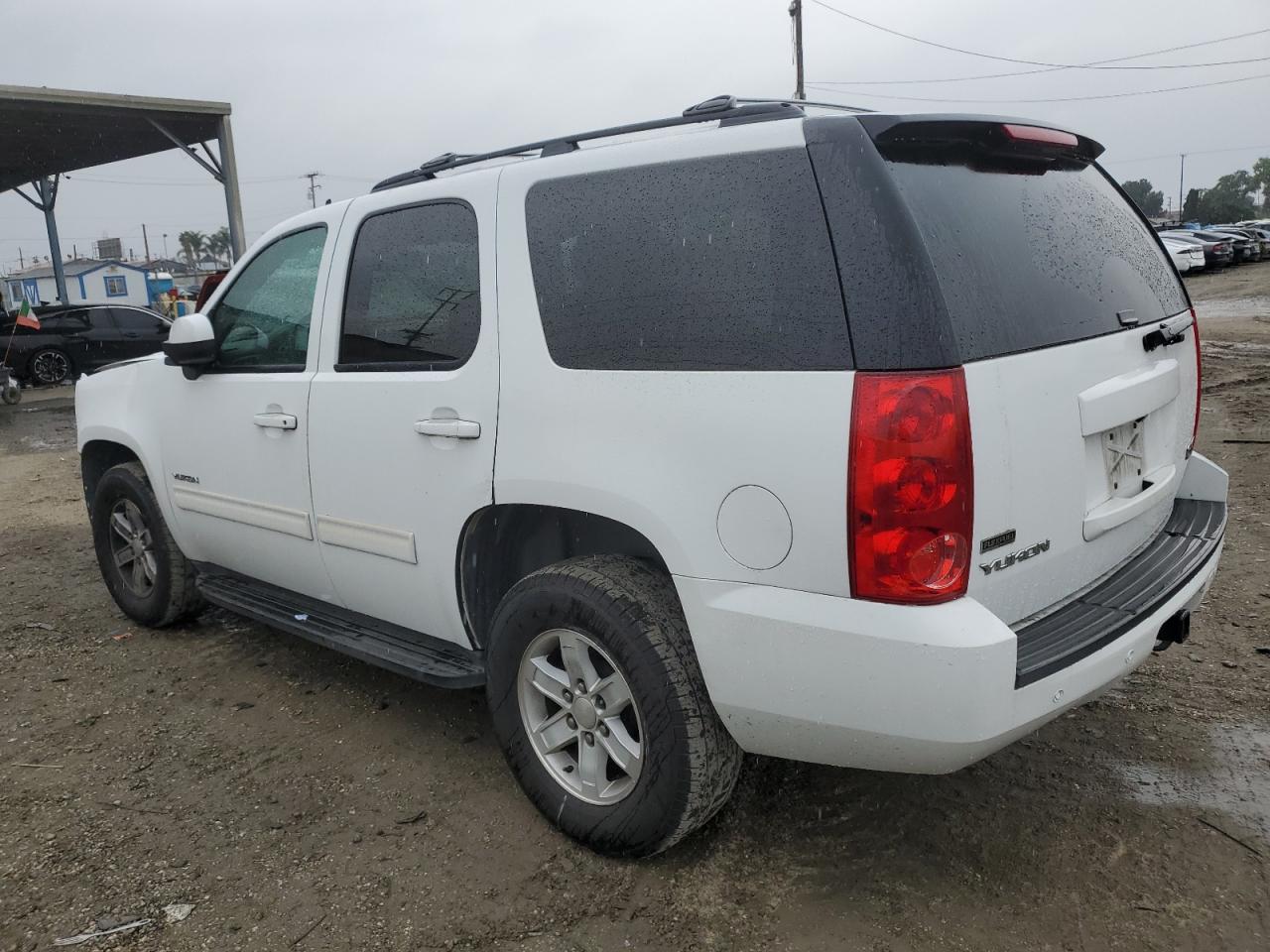 2011 GMC Yukon - Image 2