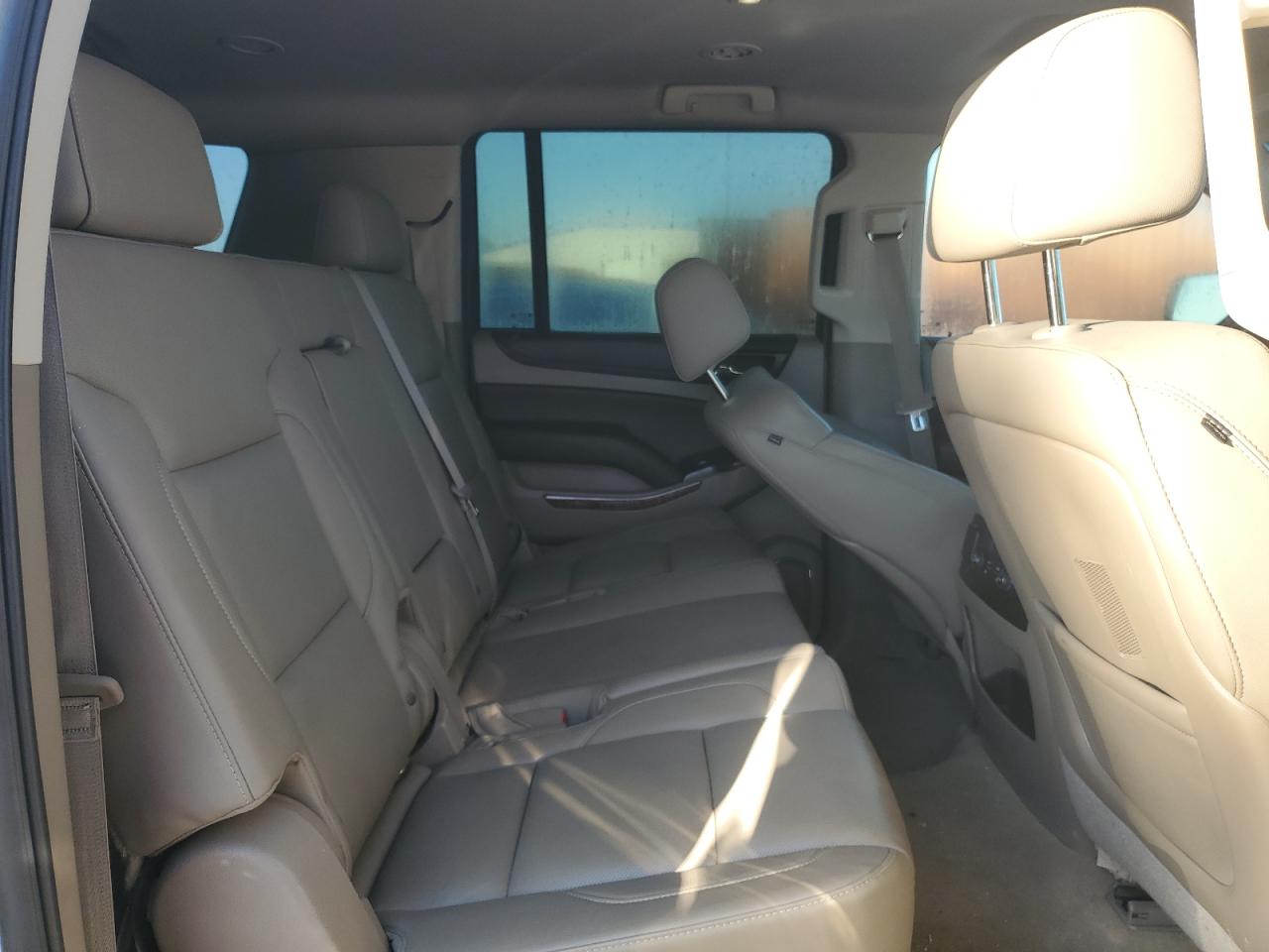 2015 Chevrolet Suburban - Image 11
