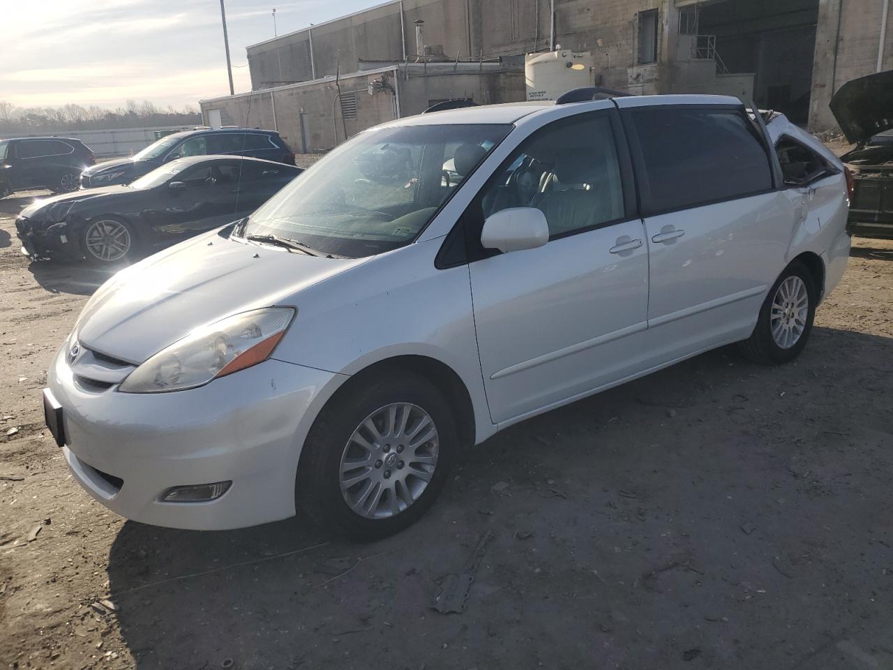 2008 Toyota Sienna - Image 1