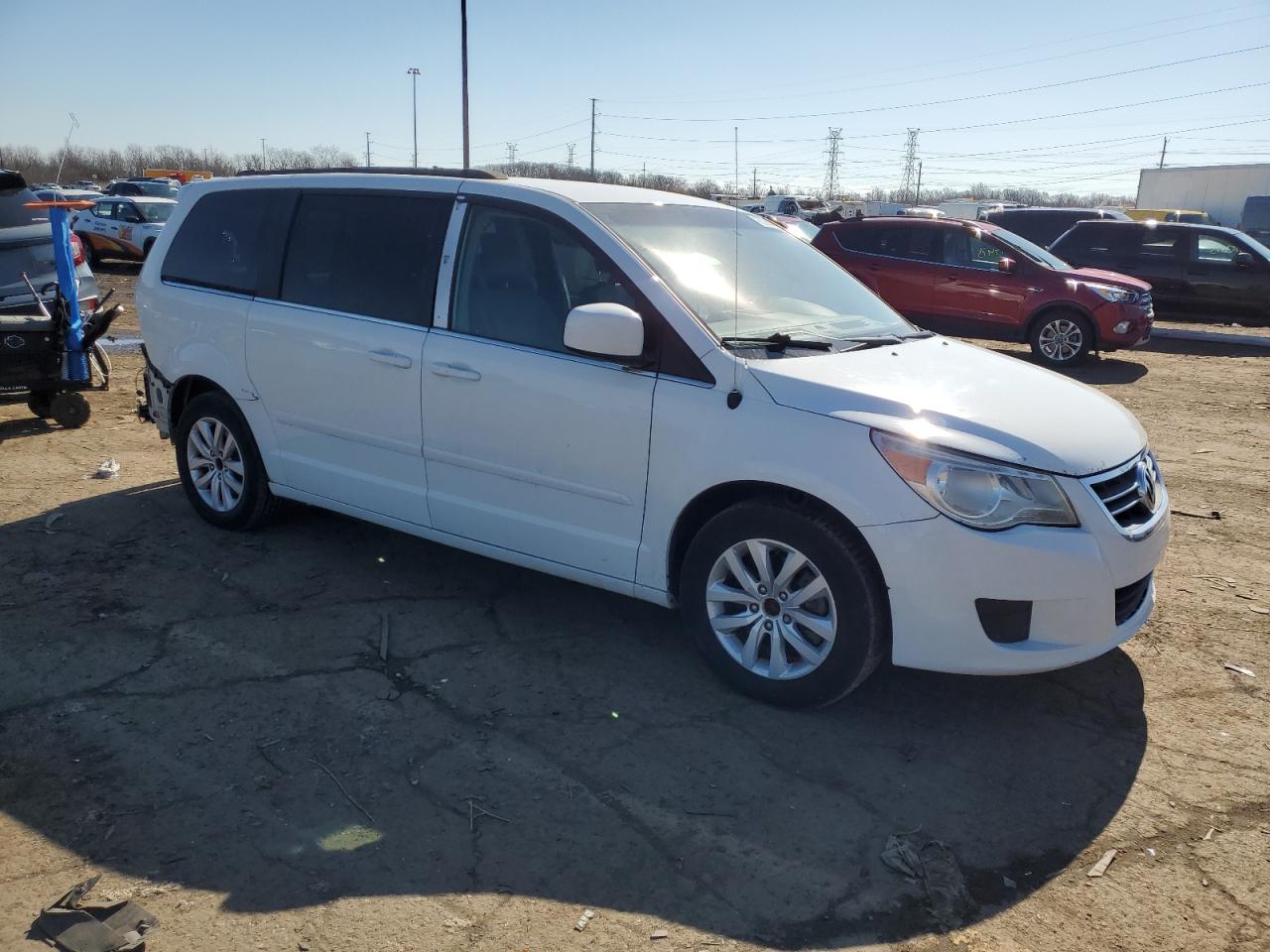 2013 Volkswagen Routan - Image 4