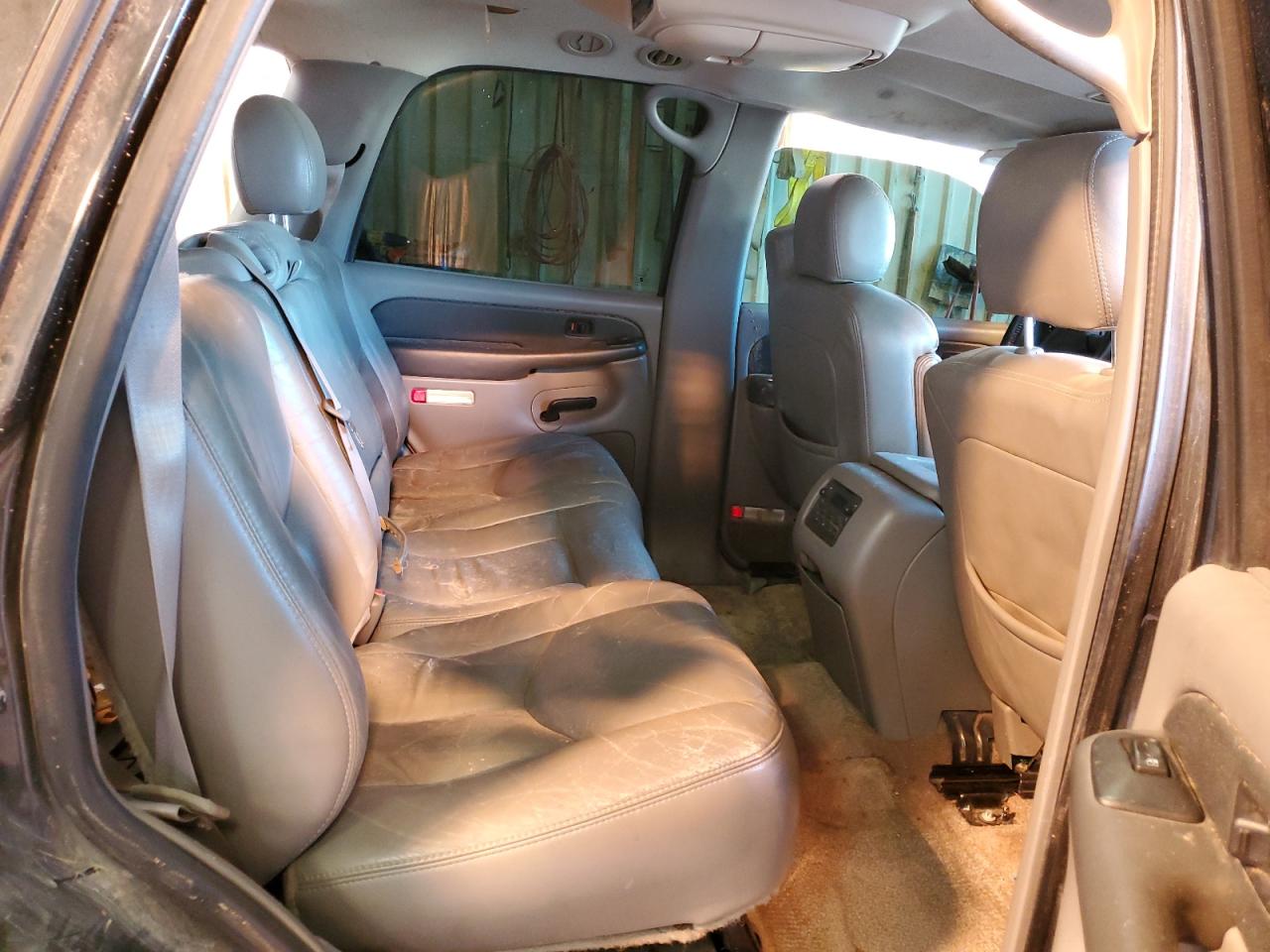 2003 Chevrolet Tahoe - Image 11