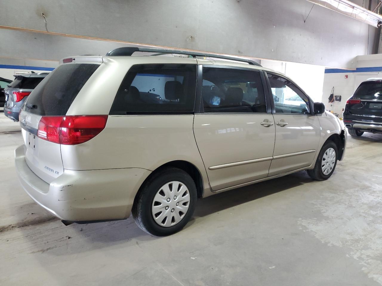 2004 Toyota Sienna - Image 3