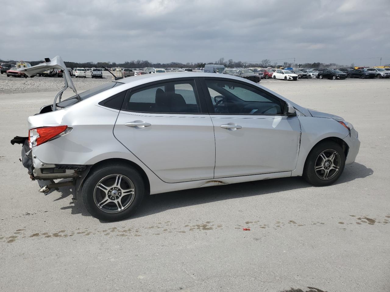 2013 Hyundai Accent - Image 3