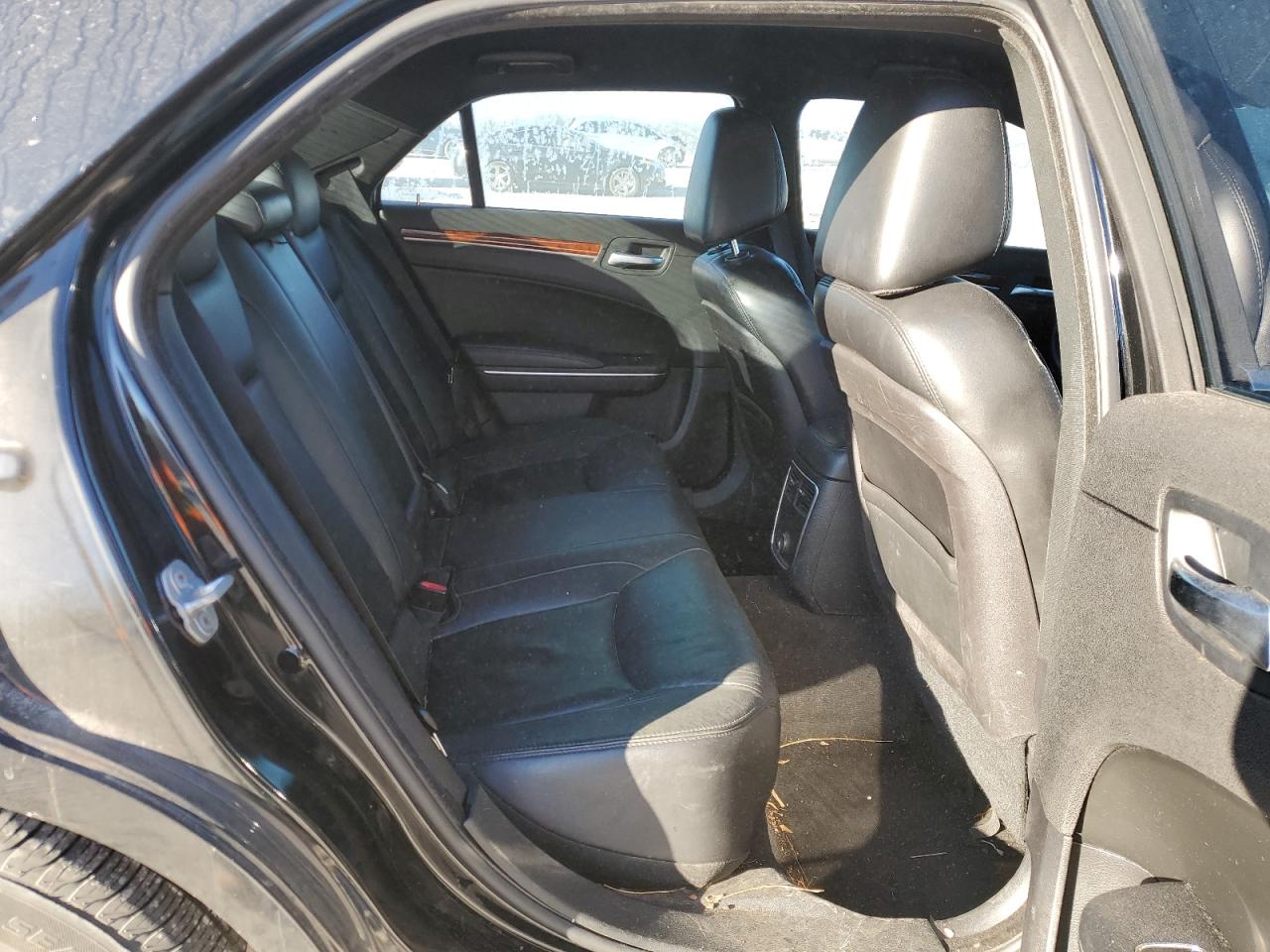 2012 Chrysler 300 - Image 10